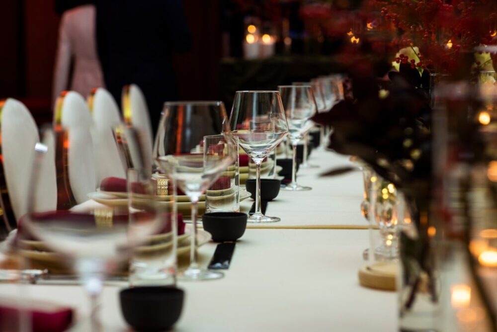 テーブルの上のワイン